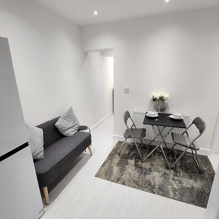 Comfy Diamond Ensuite Room Maidstone With Free Parking And Speedy Wifi Extérieur photo