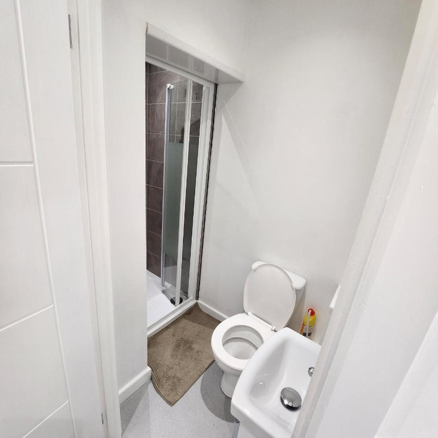 Comfy Diamond Ensuite Room Maidstone With Free Parking And Speedy Wifi Extérieur photo