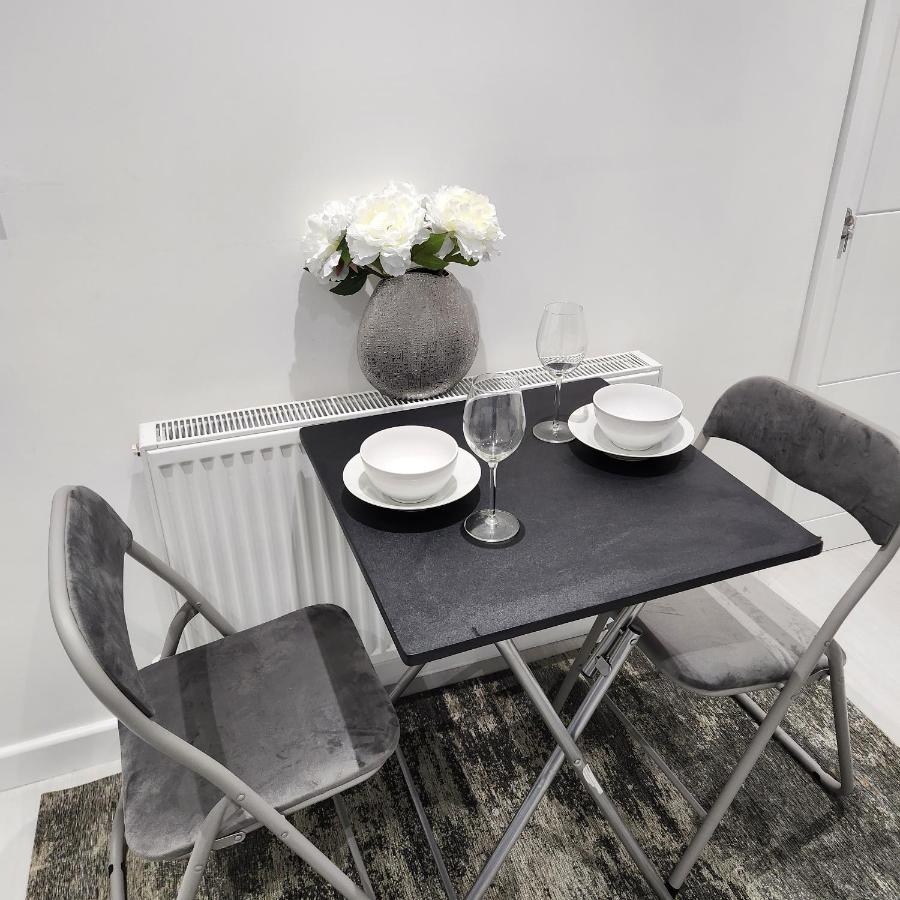 Comfy Diamond Ensuite Room Maidstone With Free Parking And Speedy Wifi Extérieur photo