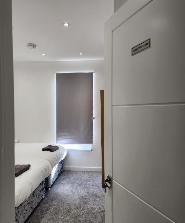 Comfy Diamond Ensuite Room Maidstone With Free Parking And Speedy Wifi Extérieur photo